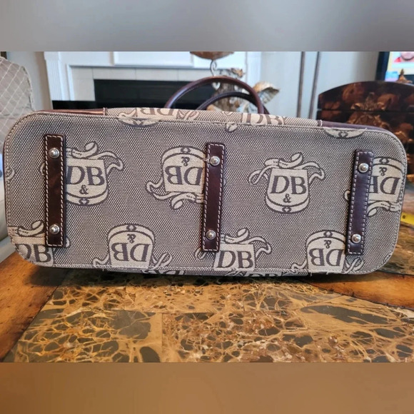 DOONEY AND BOURKE - Picture 5 of 10